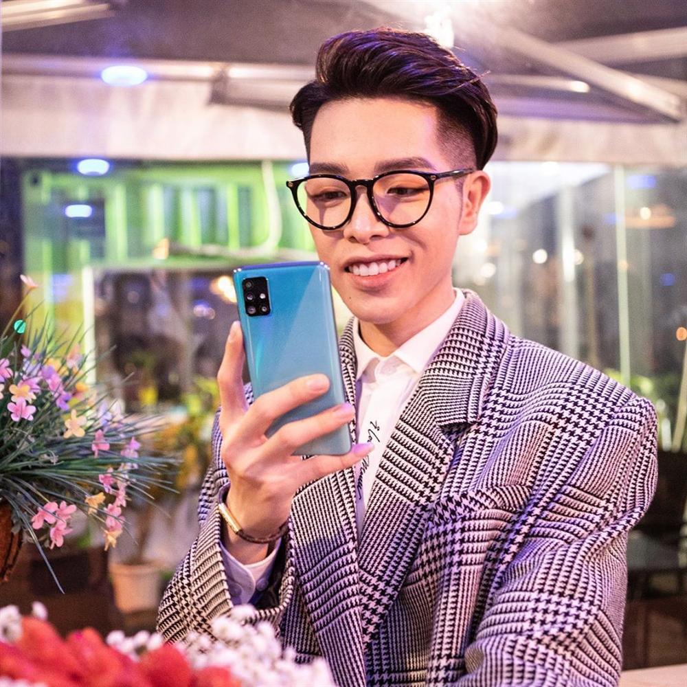 Chụp hình cùng Hương Giang, mặt Đức Phúc nhọn hoắt vượt cả tầm V-line hơn hoa hậu-4