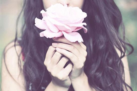 Thấy người yêu 'bắt cá 2 tay' nhưng bạn trai không hề tức giận còn tặng quà khủng, lý do mới thực sự đáng sợ