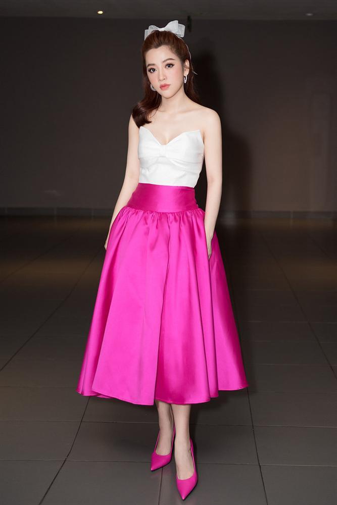 Đẹp như Hương Giang cũng đành thua toàn tập trong cuộc chiến đụng hàng với Puka và Sam-1