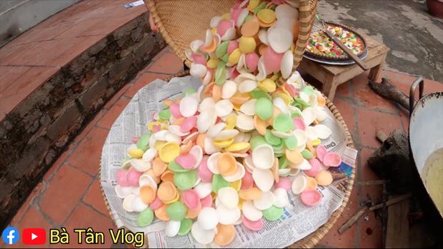 Bà Tân Vlog khoe làm nia phồng tôm 7 màu siêu to, người xem chỉ ra ngay điều sai quá sai-5