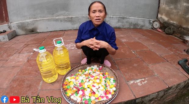 Bà Tân Vlog khoe làm nia phồng tôm 7 màu siêu to, người xem chỉ ra ngay điều sai quá sai-1