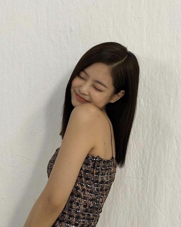 Jennie (Black Pink) mặc khí chất ở đời thường-10