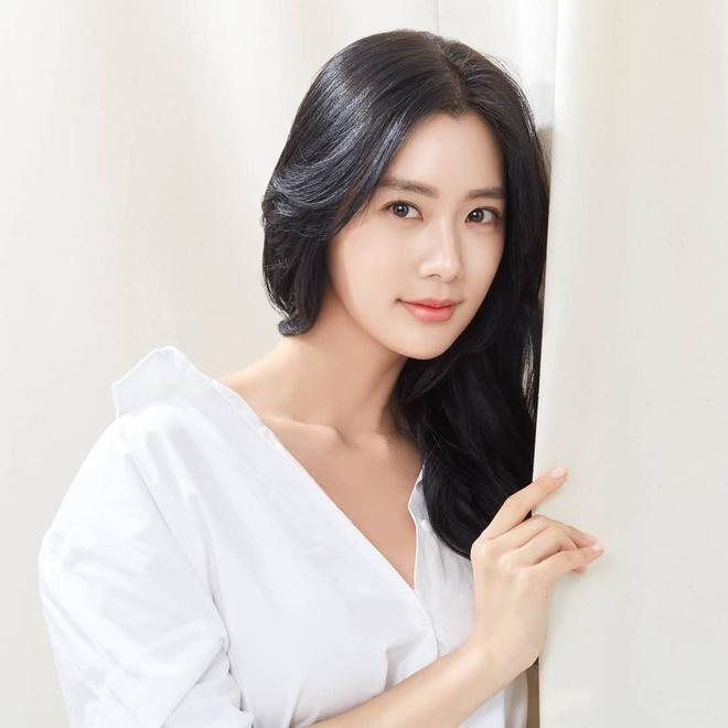 Clara - biểu tượng gợi cảm thành nàng dâu tỷ phú-12