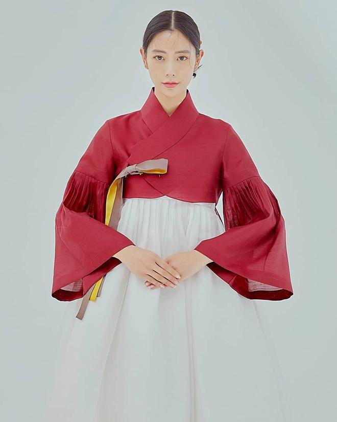 Clara - biểu tượng gợi cảm thành nàng dâu tỷ phú-2