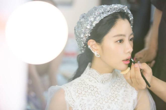 Clara - biểu tượng gợi cảm thành nàng dâu tỷ phú-7