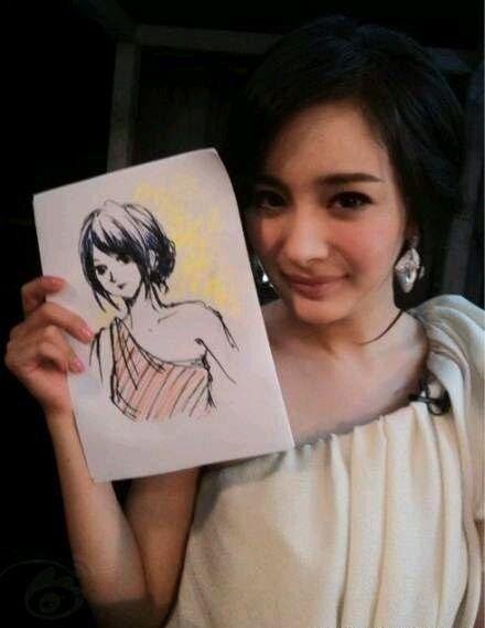 Phản ứng của Cbiz khi Dương Mịch đọc truyện bách hợp ở sân bay-8