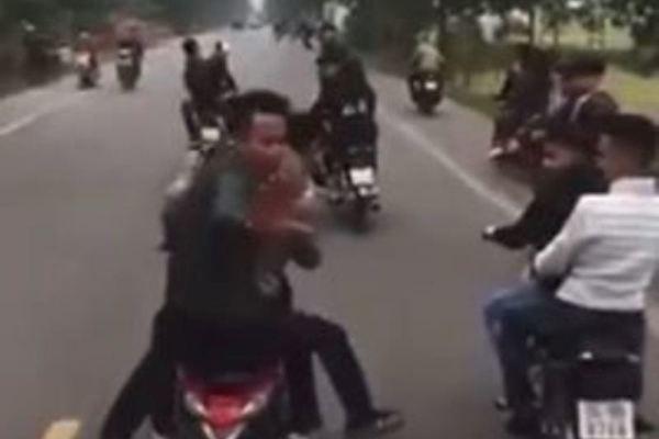 Truy tìm nhóm thanh niên Hải Dương dàn hàng chặn xe chở tân binh suốt 7km-1