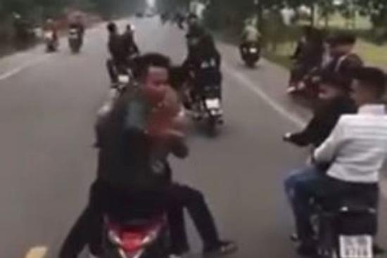 Truy tìm nhóm thanh niên Hải Dương dàn hàng chặn xe chở tân binh suốt 7km