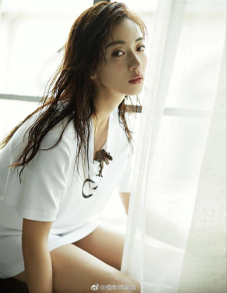 Dương Mịch, Trần Kiều Ân và dàn mỹ nhân phô dáng táo bạo trên tạp chí nam giới-6