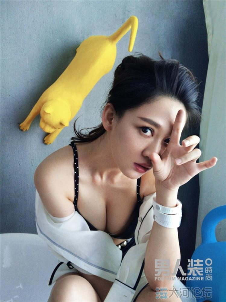 Dương Mịch, Trần Kiều Ân và dàn mỹ nhân phô dáng táo bạo trên tạp chí nam giới-11