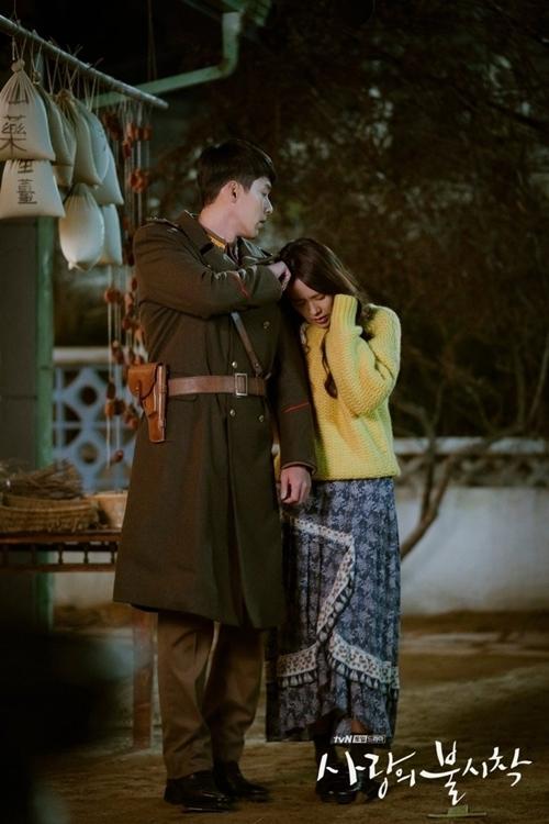 16 khoảnh khắc đáng nhớ của cặp đôi Hạ cánh nơi anh-5