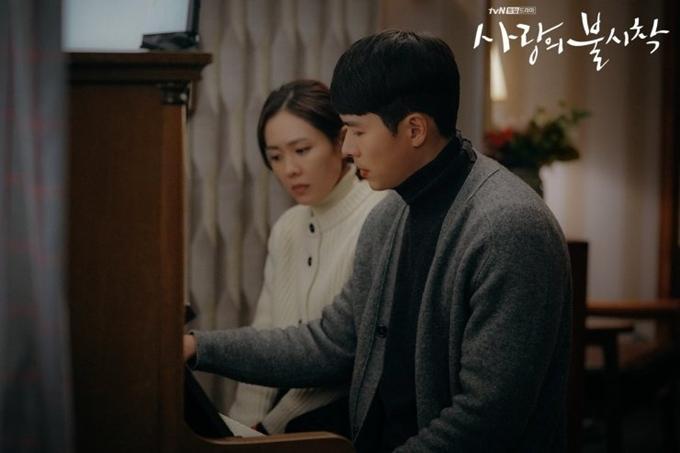 16 khoảnh khắc đáng nhớ của cặp đôi Hạ cánh nơi anh-12