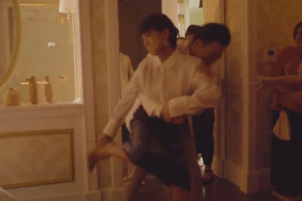 Màn rút guốc đánh ghen xuất thần của bà tổ ngành tuesday khiến Hương Giang phải vái cả nón-3