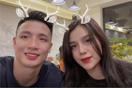 Định chơi lớn thuê 10 trai đẹp về tỏ tình dịp Valentine, vợ Bùi Tiến Dũng nhận phản ứng khó đỡ từ ông xã