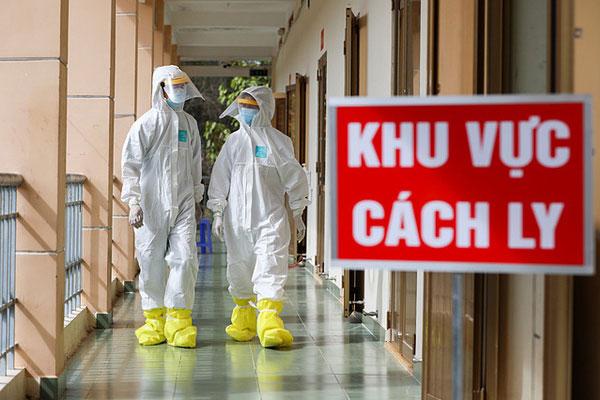 Cháu bé 3 tháng tuổi nhiễm virus Covid-19 được chuyển lên Bệnh viện Nhi Trung ương điều trị cách ly-1