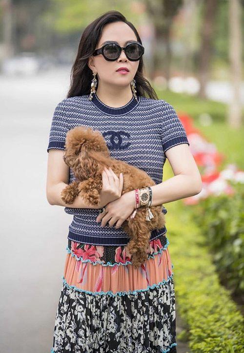 Hàng trăm lần mix hàng hiệu lạc quẻ, hình như Phượng Chanel có thù truyền kiếp với chân váy?-1