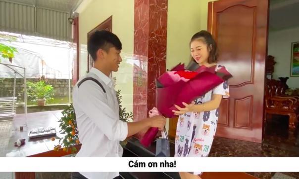 Tưởng chồng vô tâm, ai ngờ vợ Phan Văn Đức nhận cú lừa thế kỷ ngày Valentine-2