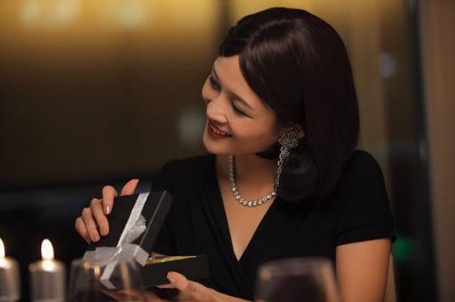 Chồng tặng bồ váy hiệu nhân ngày Valentine, vợ chơi chiêu khiến anh ta xanh mặt-1