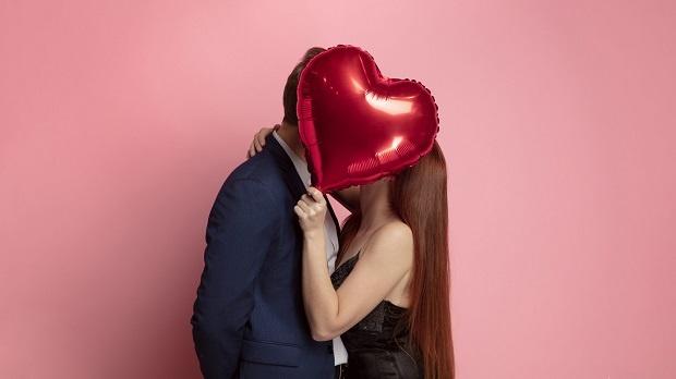 Chờ hết ngày Valentine, 3 cung hoàng đạo sau có cơ hội nhận được quà khủng và lời tỏ tình lãng mạn-1