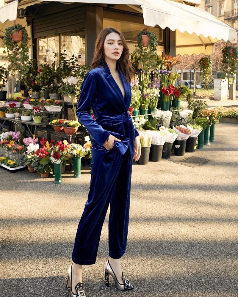 Phương Mỹ Chi lên đồ sành điệu chẳng kém fashionista - Thiều Bảo Trâm lăng-xê sắc xanh neon chói chang-1