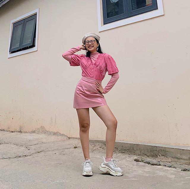 Phương Mỹ Chi lên đồ sành điệu chẳng kém fashionista - Thiều Bảo Trâm lăng-xê sắc xanh neon chói chang-3