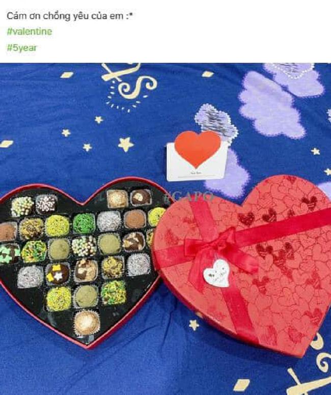 Đem quà bồ tặng về trao tay vợ ngày Valentine, anh chồng bị chính nhân tình bóc phốt-1