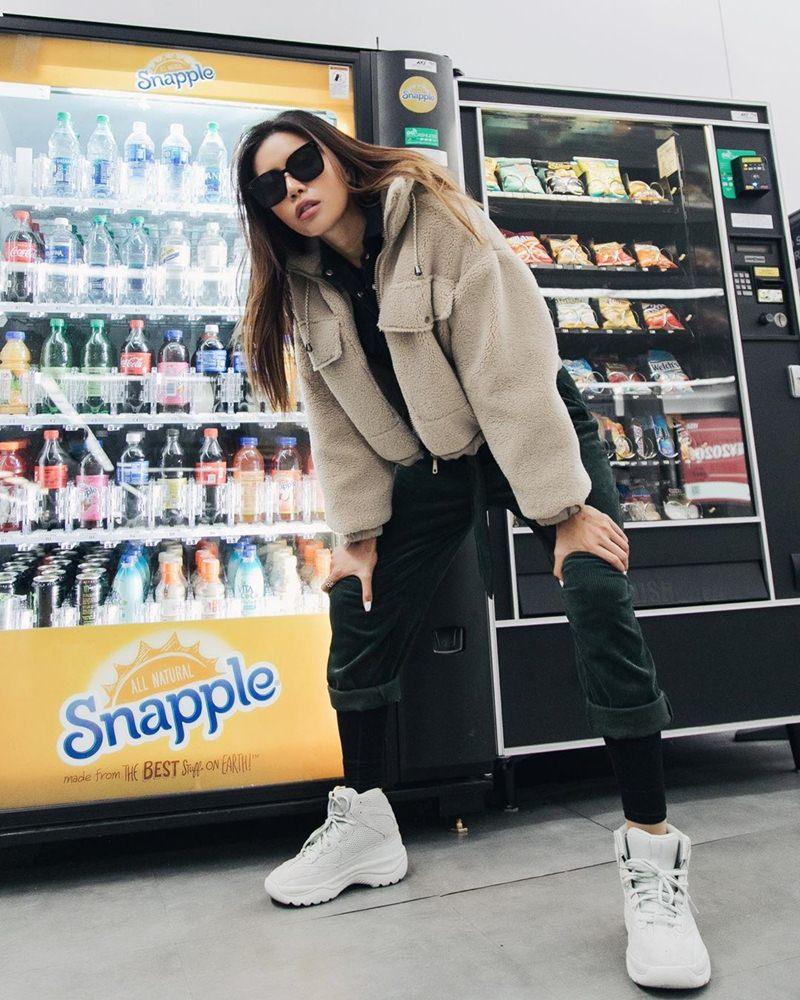 Street style: Hari Won, Trấn Thành lên đồ đồng điệu Valentine - Thanh Hằng nữ tính bất ngờ-8