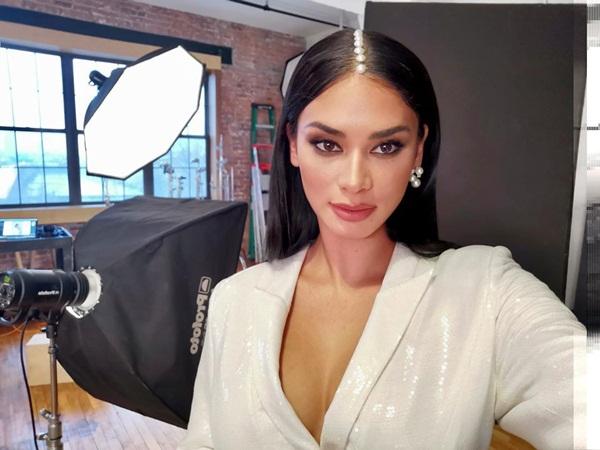 Vẻ đẹp sắc sảo, rực rỡ của Hoa hậu Hoàn vũ 2015 - Pia Wurtzbach (Philippines) trong hậu trường photoshoot.