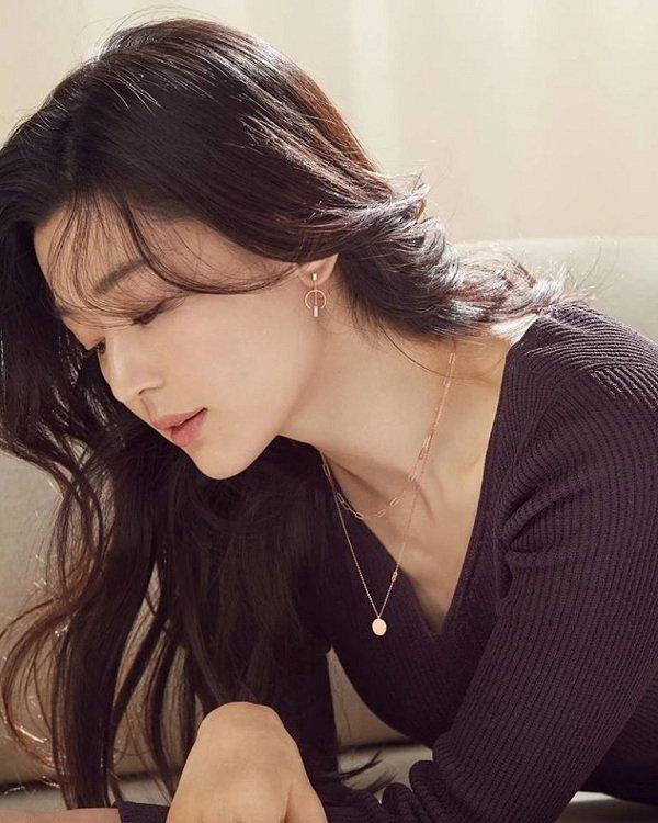 Cư dân mạng điên đảo trước nhan sắc xinh đẹp của mợ chảnh Jun Ji Huyn trong chiến dịch thời trang mới-4