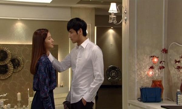 Hùng hổ đi đánh ghen cùng bạn thân, đến nơi thì tím mặt khi thấy gương mặt quen-2