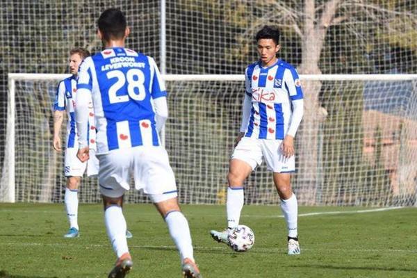 Vừa được đá chính, Văn Hậu đã lên đồ sang chảnh với cả cây Gucci dạo phố Hà Lan-9