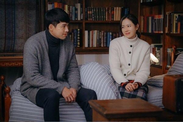 Hé lộ hậu trường tình tứ cặp đôi Hyun Bin - Son Ye Jin trong Hạ cánh nơi anh-10