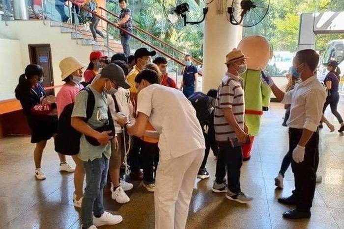 Sắp xếp 2 chuyến bay đưa gần 500 khách Trung Quốc từ Khánh Hòa về nước-1