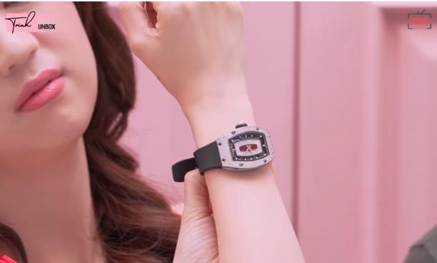 Đúng ngày Valentine, Ngọc Trinh - Khắc Tiệp đập hộp hàng hiệu lên đến 7 tỷ đồng-7