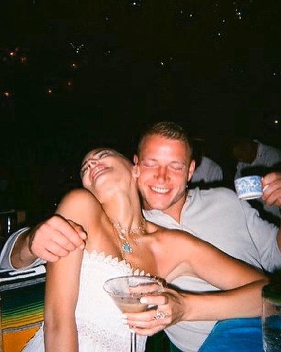 Hoa hậu Hoàn vũ khoe ảnh nhạy cảm với bồ trẻ ngày Valentine-5