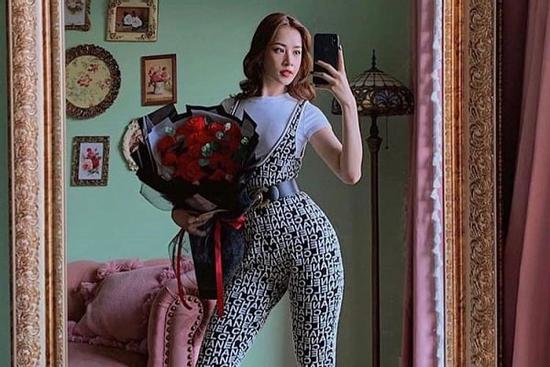 Chi Pu diện Chanel jumpsuit đắt đỏ 'đụng độ' với Kylie Jenner