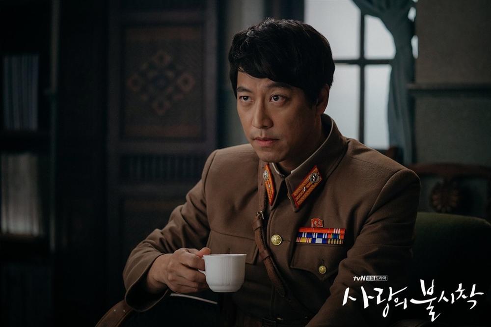 ‘Hạ cánh nơi anh’ mất điểm vì quá hoang đường, phi lý-5