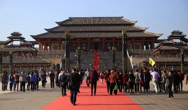 Phim trường lớn nhất Trung Quốc vắng vẻ ngày mở cửa lại-1