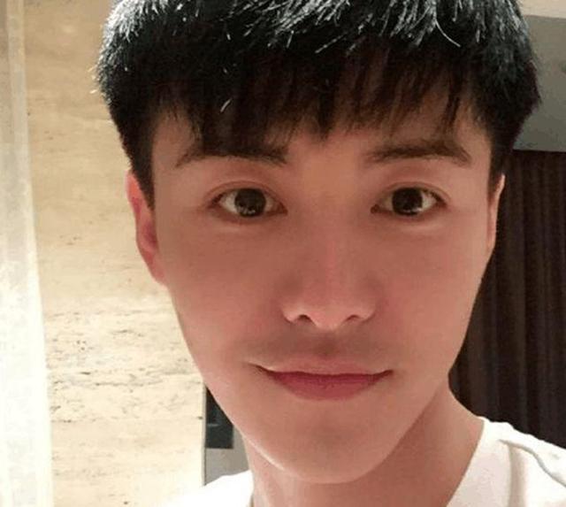 Mặt mộc của dàn mỹ nam hot nhất Cbiz: Tiêu Chiến - Vương Nhất Bác phải e dè đàn anh U50-16