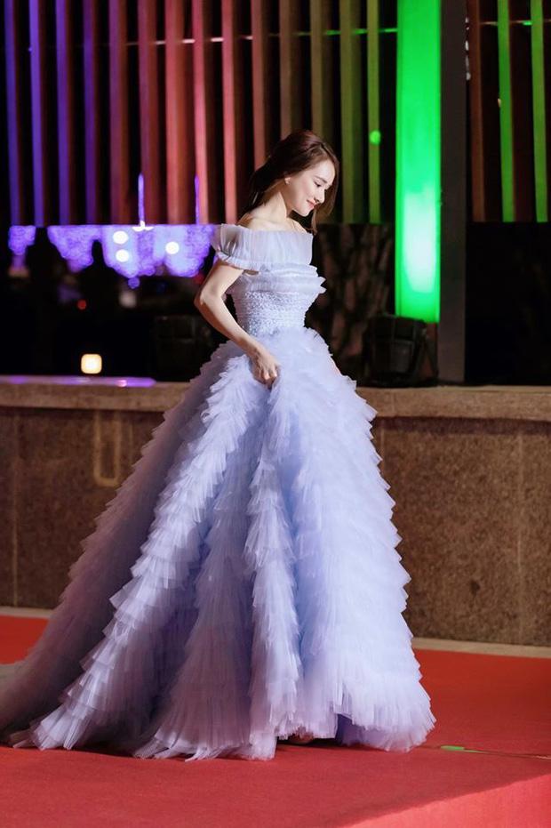 Hơn Hoa hậu Lương Thùy Linh 10 tuổi, Nhã Phương vẫn đẹp lấn át khi đụng hàng-7