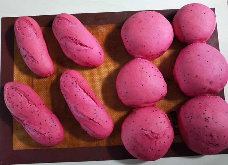 Tự làm bánh mì thanh long ở nhà, tại sao không?-1