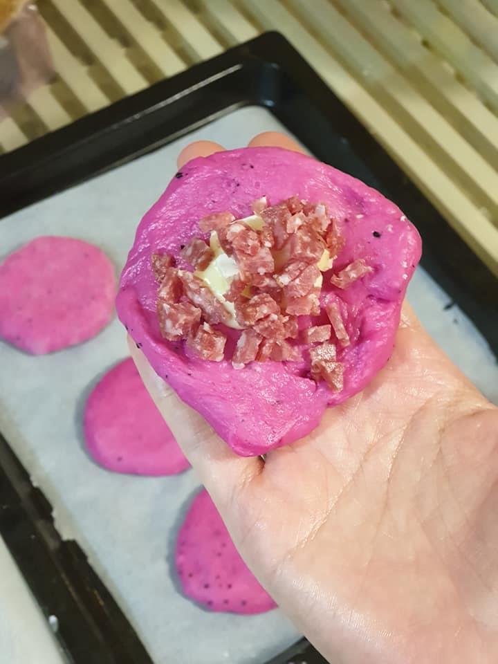 Tự làm bánh mì thanh long ở nhà, tại sao không?-4