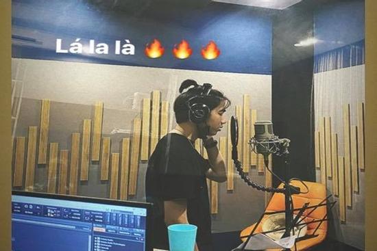 K-ICM khoe ảnh miệt mài trong phòng thu, liệu sẽ có màn comeback với tư cách là ca sĩ?