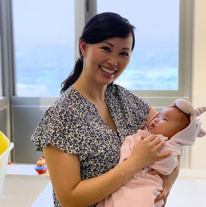 Ngắm con gái nhỏ của Shark Linh nằm ngủ bình yên, ai cũng thừa nhận cô bé sở hữu đặc điểm này giống hệt cả mẹ lẫn bố-4