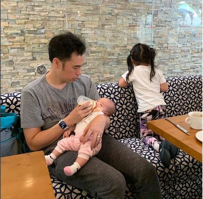 Ngắm con gái nhỏ của Shark Linh nằm ngủ bình yên, ai cũng thừa nhận cô bé sở hữu đặc điểm này giống hệt cả mẹ lẫn bố-5