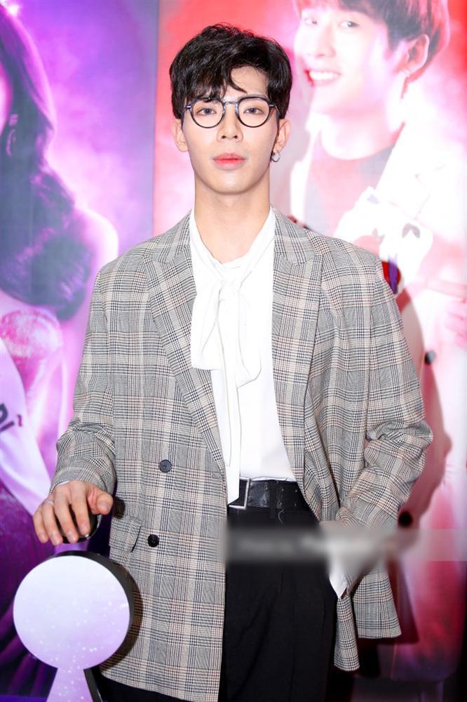 SAO MAKE OVER: Hương Giang lộ bọng mắt thâm - Đức Phúc, Erik trang điểm điệu đà, mặt bự phấn-4