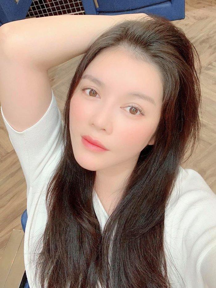 SAO MAKE OVER: Hương Giang lộ bọng mắt thâm - Đức Phúc, Erik trang điểm điệu đà, mặt bự phấn-9