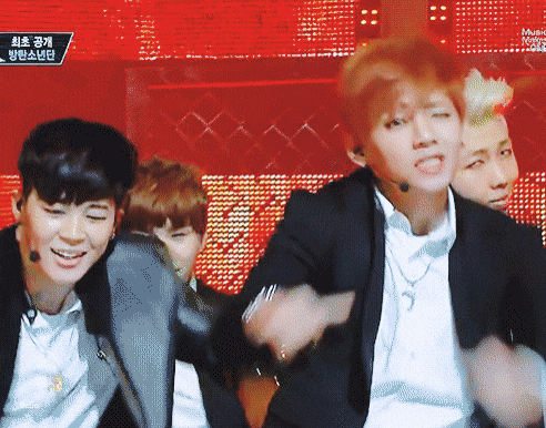 Những khoảnh khắc chứng minh vì sao V (BTS) được loạt idol Kpop đặt biệt danh thiên tài sân khấu-2