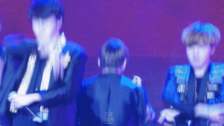 Những khoảnh khắc chứng minh vì sao V (BTS) được loạt idol Kpop đặt biệt danh thiên tài sân khấu-1