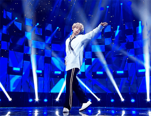 Những khoảnh khắc chứng minh vì sao V (BTS) được loạt idol Kpop đặt biệt danh thiên tài sân khấu-10